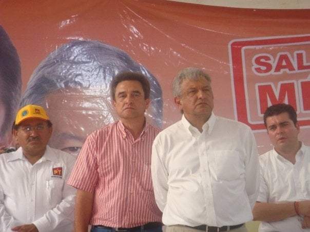 Pío López Obrador y su hermano Andrés Manuel