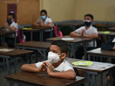 Los chicos en Venezuela volvieron hoy a la escuela después de 19 meses