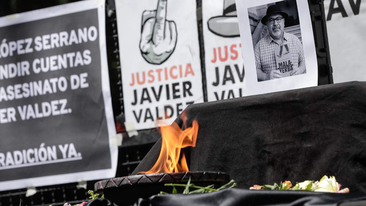 Frente a Embajada de EU exigen extradición del "Mini Lic", presunto autor intelectual del asesinato del periodista Javier Valdez