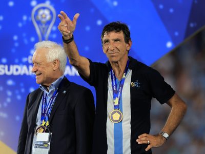 En medio de la consagración: Gustavo Costas le envió un mensaje a los críticos de Racing