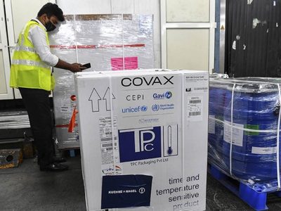 Coronavirus: llegó al país un nuevo lote de vacunas de AstraZeneca