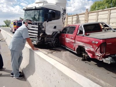 Brutal accidente vial en Fernández Oro