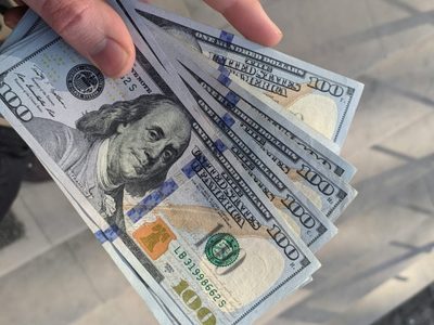 El Banco Central amplió el tope para que trabajadores cobren en dólares sin liquidarlos