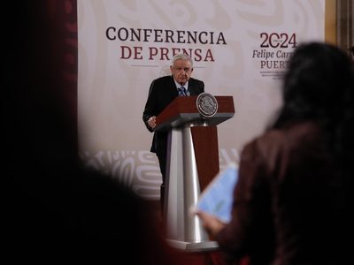 AMLO arremete contra el PAN por impugnar ante la Corte el reparto de pluris