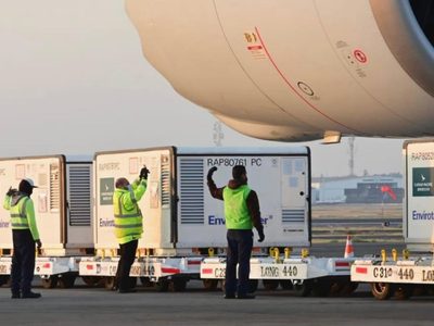 México recibe 1 millón de vacunas chinas, el mayor cargamento hasta ahora