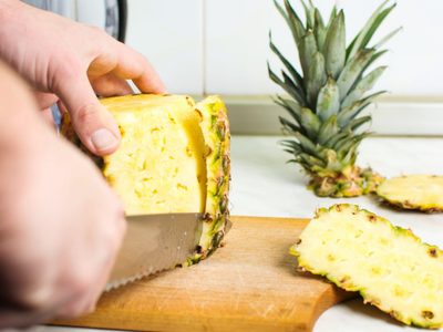 No tires la cáscara de la piña o ananá; usala para preparar esta exquisitez que además ayuda a tu salud