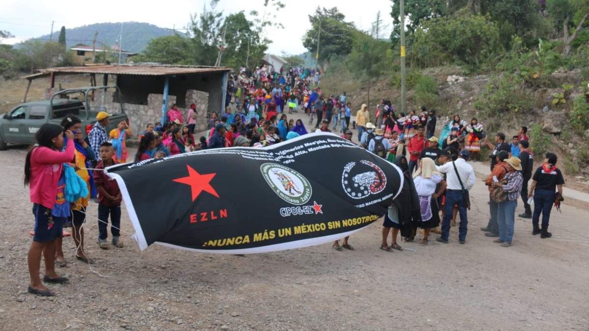 Asamblea y una marcha del sábado en Alcozacán, Chilapa, de víctimas, autoridades comunitarias e integrantes de la Misión Civil de Observación  Sexta.