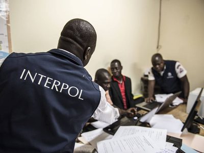 Interpol emite alerta naranja por probable robo o falsificación de vacunas contra covid-19