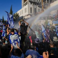 Parlamento israelí da primer gran paso en polémico plan de reforma judicial; estallan protestas