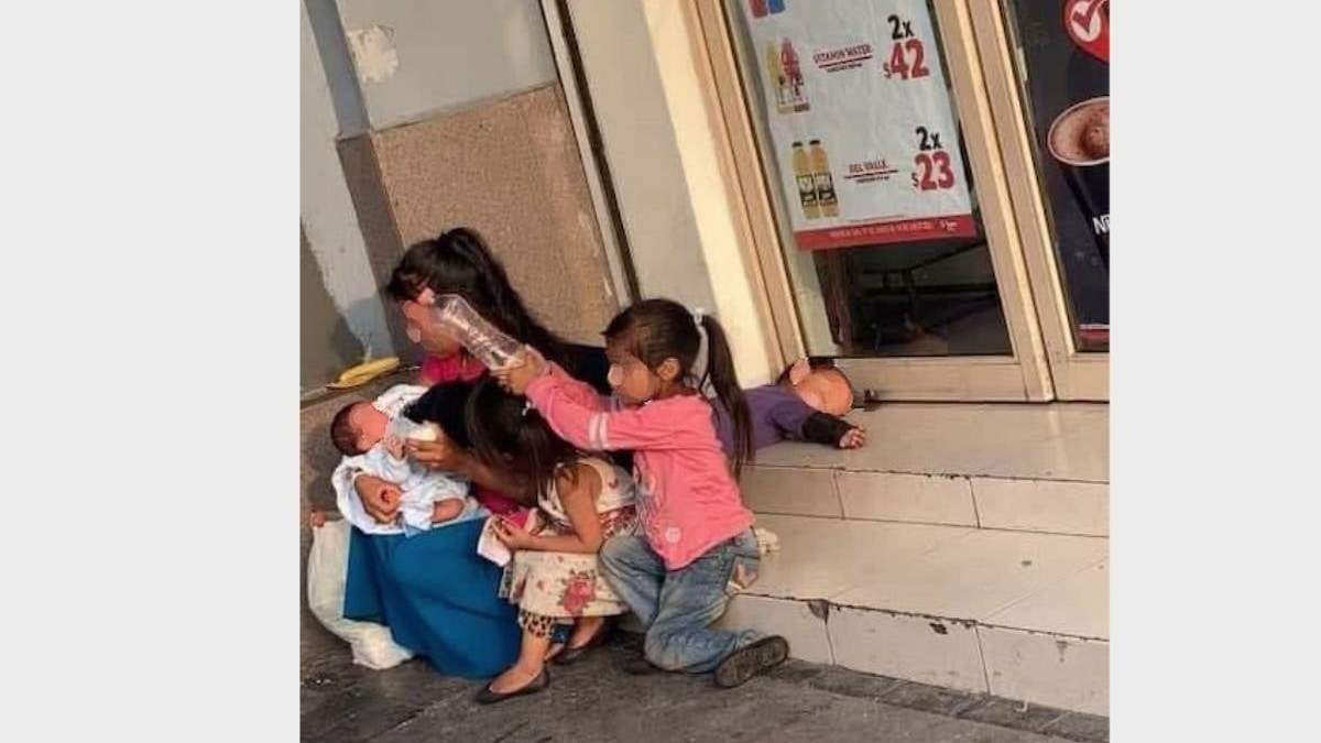 La señora a la que dejaron encargado el bebé afuera de un establecimiento comercial