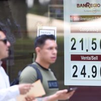 El dólar se mantiene arriba de los 24 pesos