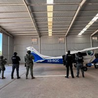Desmantelan hangar clandestino en Mexicali y decomisan 20 kilos de cocaína