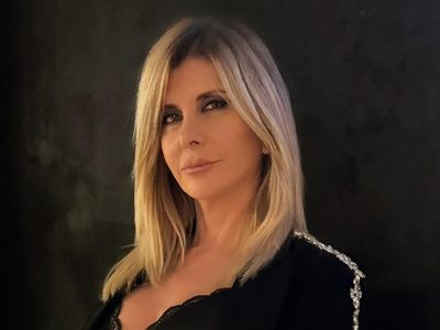 Débora Plager tiene la prenda más canchera y fácil de combinar de la temporada: mirá cómo sacarle provecho