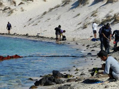 Cierran playa Balandra, la más bonita de México, por derrame de combustible