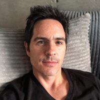 ¡FUERZAS! Mirá a Mauricio Ochmann con su aspecto desmejorado mientras Aislinn... ¡Brilla!