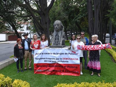 Ciudadanos polacos protestaron contra la aprobación de la llamada “Ley Tusk” (Video)