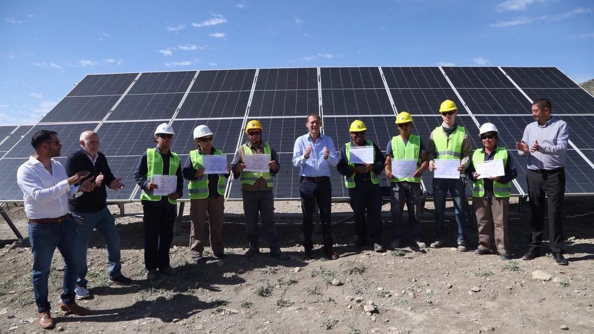 Omar Gutiérrez en la inauguración del Parque Solar. Fuente: (X).