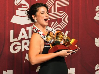 Edgar Barrera, Peluso y Bizarrap ganan en la Premiere de los Latin Grammy