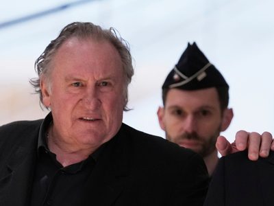 Gérard Depardieu es juzgado en París por supuestos abusos sexuales en un rodaje