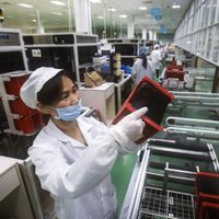 EU arrecia guerra comercial con China: impondrá más aranceles a vehículos eléctricos, baterías...