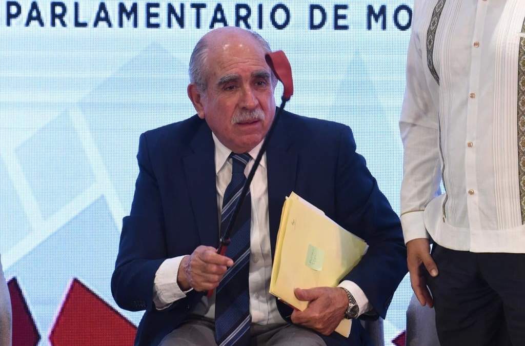 Pablo Gómez recibe fuete