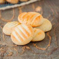 Sin harina, ni azúcar y en 15 minutos: hacé estas galletas de coco y limón para disfrutar a cualquier hora