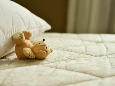 El truco perfecto para lavar tus acolchados y dejarlos como nuevos si no los podés meter en el lavarropas