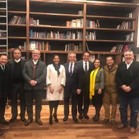 En horario laboral y en oficinas de gobierno, líderes del PRD ungen a Mancera como precandidato del Frente