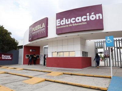 Docentes de telebachilleratos de Puebla denuncian adeudo de seis quincenas