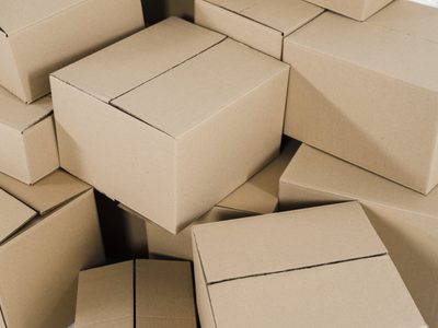 No tires las cajas de cartón vacías, transformalas en este hermoso jarrón estilo Pinterest en solo minutos