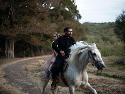 La película “Buen salvaje” mezcla la narcocultura y la relación México-Estados Unidos con la farsa