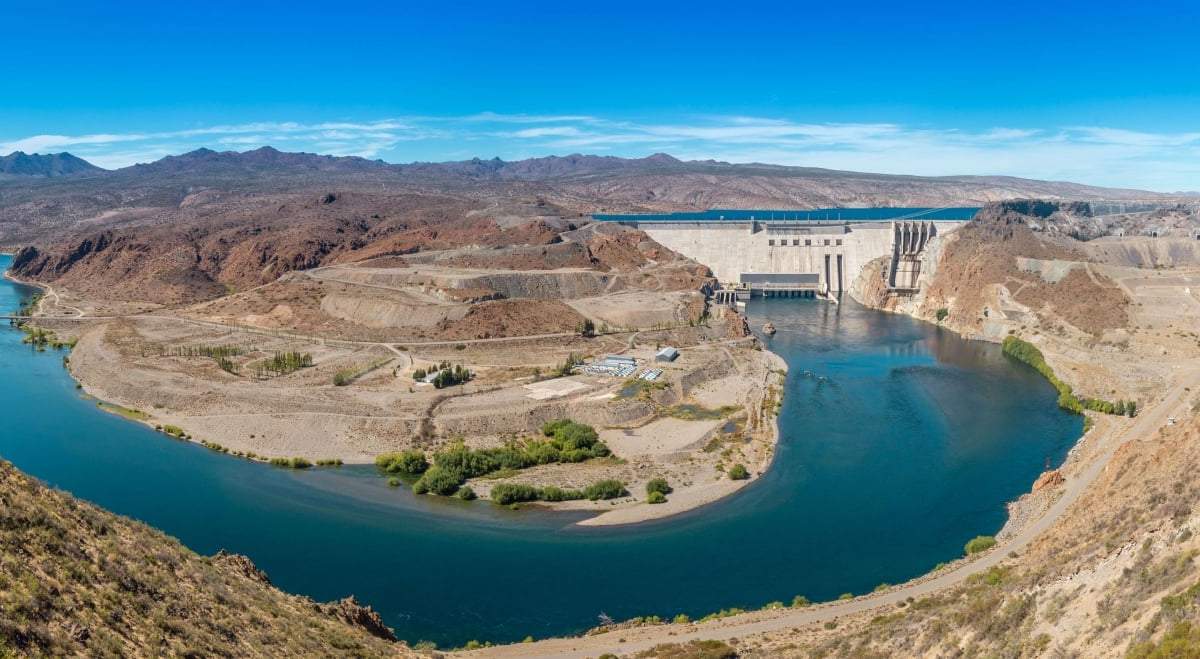 Represa hidroléctrica en Piedra del Águila. Fuente: (Argentina.gob.ar)