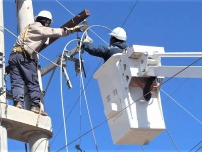 El EPEN trabaja a contrarreloj para restablecer el servicio eléctrico esta noche