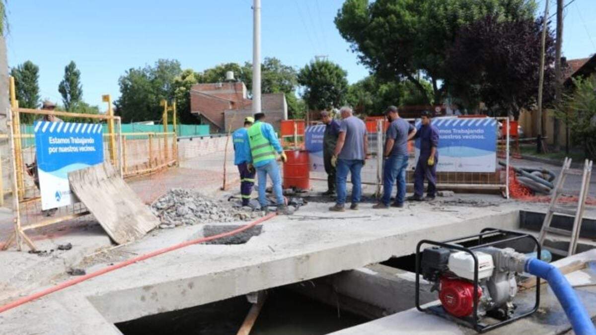 La limpieza se lleva adelante para evitar desbordes de agua. Fuente: (Facebook)