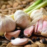 No compres más: el truco para tener ajos gratis todo el año sin gastar un peso