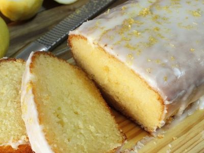 No gastés fortuna en Starbucks: preparate este budín de limón, tan rico como el que venden allí