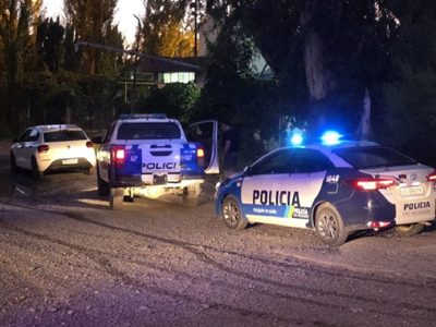 Conducía alcoholizado en Centenario y lo detuvo la policía luego de una persecución por el casco viejo