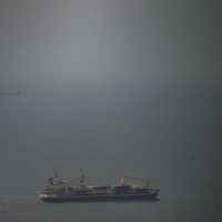 Trump ordena abrir fuego contra cualquier embarcación de Irán que mine el estrecho de Ormuz