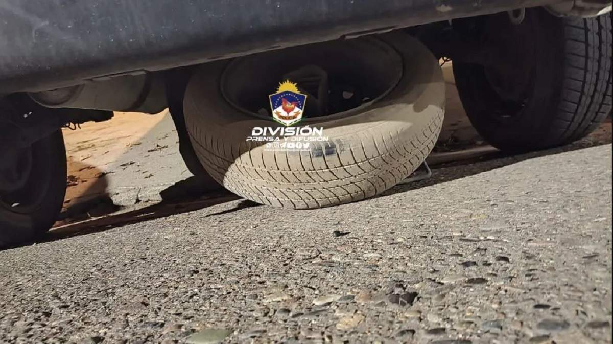 Rueda de auxilio que intentaron sustraer. Fuente: (Policía de Neuquén)