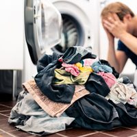 Te sorprenderá: el truco casero para que tu ropa no pierda el color después de cada lavado