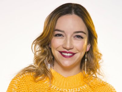 Regina Blandón abre las puertas y queda como Dios la trajo al mundo... ¡Diosa Afrodita!