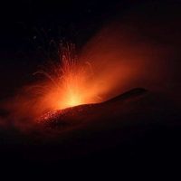 El Etna mantiene en vilo a Italia
