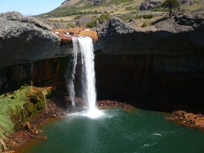 "En Salto del Agrio": Una familia y un acto vandálico en plena naturaleza de Caviahue
