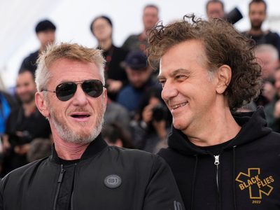 Sean Penn apoya la huelga de guionistas de EU en Cannes