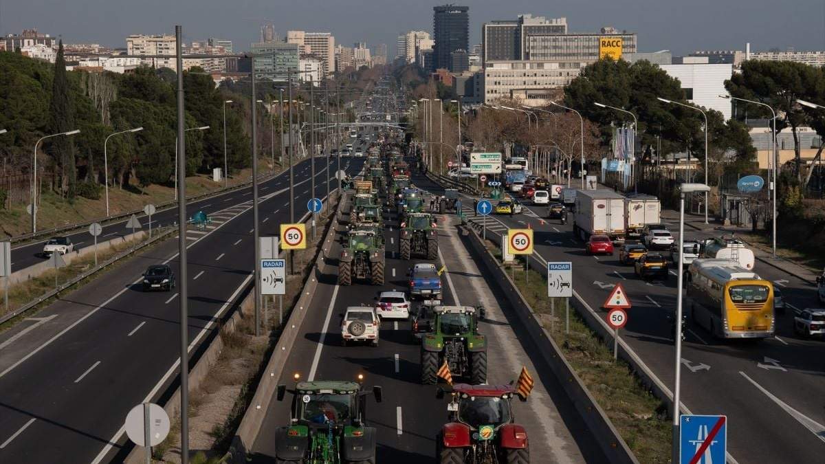 Tractores llegan a Barcelona, en el segundo día de protestas de agricultores, 7 de febrero de 2024