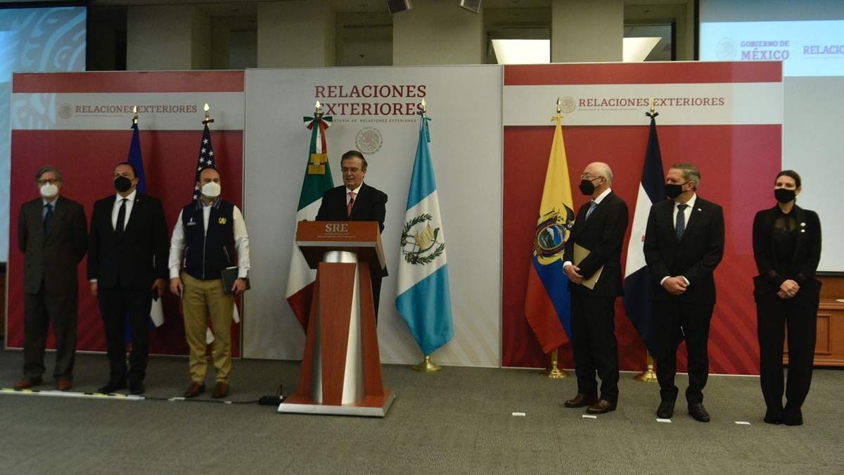 El canciller Marcelo Ebrard con los embajadores Estados Unidos, Ecuador, Honduras y República Dominicana