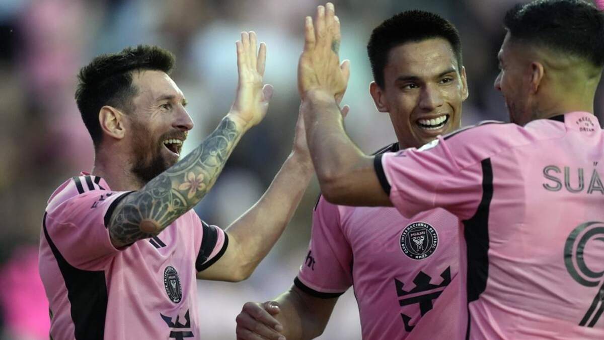 El argentino Lionel Messi festeja con el volante Diego Gómez y con el delantero uruguayo Luis Suárez, durante el partido del sábado 2 de marzo de 2024, ante el Orlando City