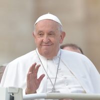 El Papa Francisco será dado de alta del hospital el domingo, informan médicos