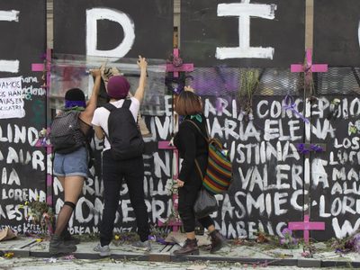 Sheinbaum llama a manifestarse de manera pacífica en el 8M