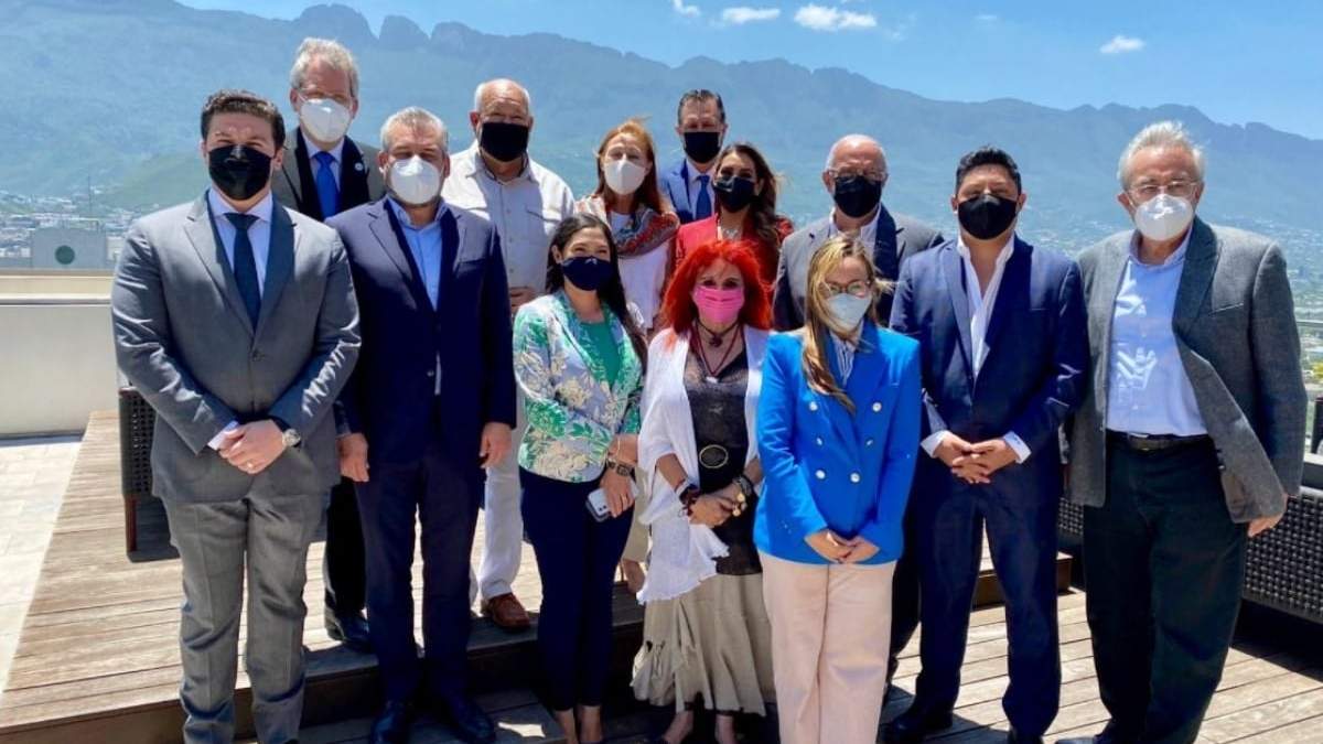 La secretaria de Economía, Tatiana Clouthier, con gobernadores electos